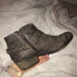 brownish bootie w slight heel